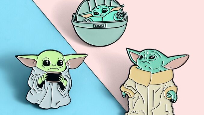 เข็มกลัด รูปภาพยนตร์คลาสสิก Yoda น่ารัก เหมาะกับของขวัญ สําหรับเพื่อน