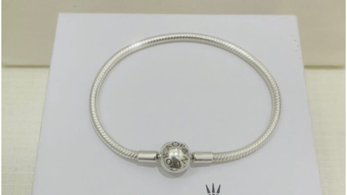 Pandora moment snake chain bracelet size 18 แท้100%