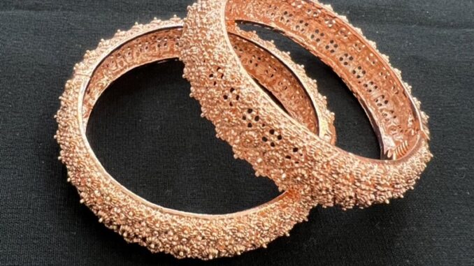 Accessories กำไลข้อมือ ประดับชุดไทย เครื่องประดับตกแต่งร่างกาย คุณภาพดี อันละ59 สีนาค