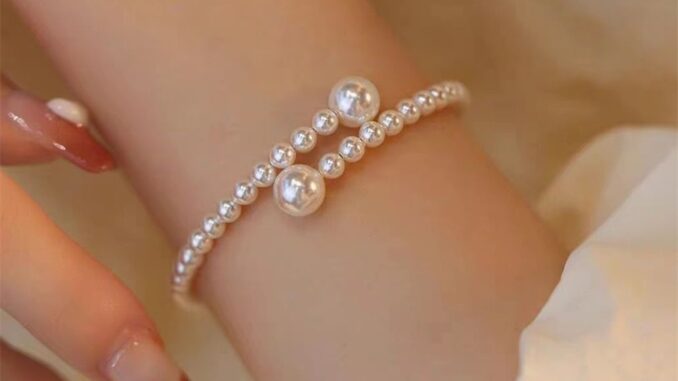 สร้อยข้อมือ ประดับมุกเทียม ยืดหยุ่น เครื่องประดับ เหมาะกับของขวัญเจ้าสาว แบบเรียบง่าย สําหรับผู้หญิง