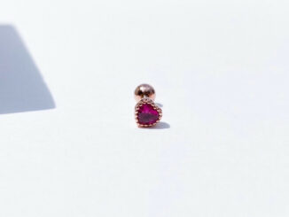 จิวต่างหูเกาหลี More Than Piercing: A248 Magenta Heart