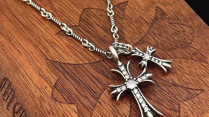 Chrome HEARTS สร้อยคอเงินสเตอร์ลิง 925 จี้ไม้กางเขนคู่ หรูหรา สไตล์พังก์ วินเทจ Chrome HEARTS สร้อยคอเงินสเตอร์ลิง 925 จี้ไม้กางเขนคู่ หรูหรา สไตล์พังก์ วินเทจ
