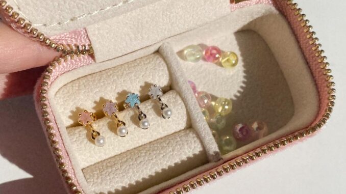 Judy Star Drop Stud Earring ต่างหูสตั๊ดดวงดาวห้อยไข่มุก