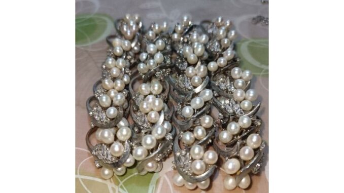 แหวนตัวโชว์มีตำนิตัวเรือนหมองมุขเดียวขนาด5มมทรงไข่