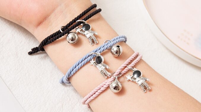 สร้อยข้อมือ เชือกเส้นเล็ก สามารถปรับได้ สไตล์เกาหลี สําหรับผู้หญิง และนักเรียน จํานวน 1 คู่ สร้อยข้อมือ เชือกเส้นเล็ก สามารถปรับได้ สไตล์เกาหลี สําหรับผู้หญิง และนักเรียน จํานวน 1 คู่