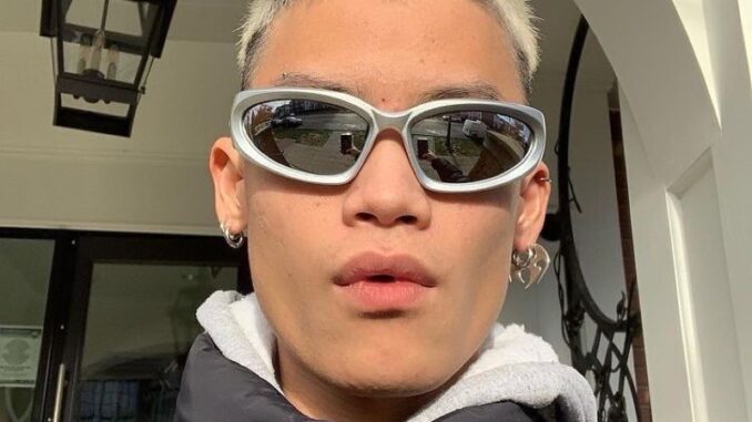 Spenzer.street |    y2k sunglasses แว่นตา เสื้อผ้าสตรีท เสื้ออปป้า เกาหลี เสื้อy2k ทราวิส 2pac ฮิต 2022  มาใหม่