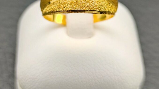 แหวนทอง ครึ่งสลึง ทองคำแท้ 96.5% ลายกิ๊ฟลายทราย #GoldRing // "dione" // 1.9 grams // 96.5% Thai Gold แหวนทอง ครึ่งสลึง ทองคำแท้ 96.5% ลายกิ๊ฟลายทราย #GoldRing // "dione" // 1.9 grams // 96.5% Thai Gold