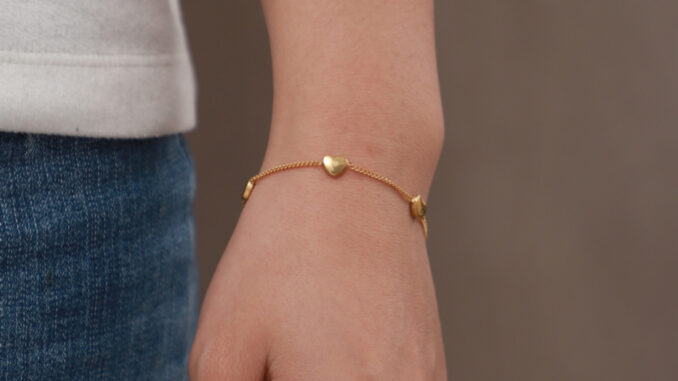 สร้อยข้อมือสแตนเลส เกรด 18K จี้รูปหัวใจน่ารัก ขนาดเล็ก สีทอง สร้อยข้อมือสแตนเลส เกรด 18K จี้รูปหัวใจน่ารัก ขนาดเล็ก สีทอง