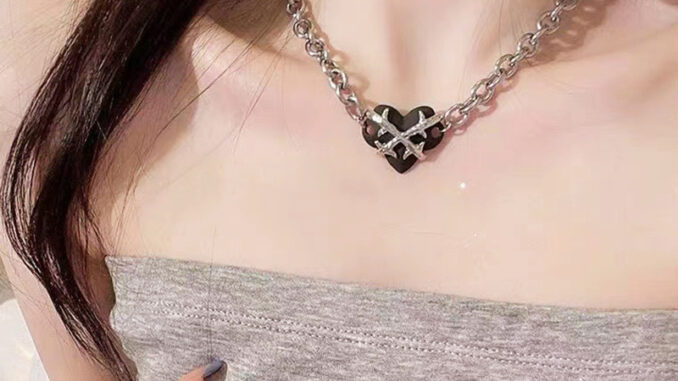 COD-ในไทย สร้อยคอ สีดำลายหัวใจ โซ่ไหปลาร้า Y2Kสไตล์ฮิปฮอป ผู้ชายและผู้หญิง เหมาะกับของขวัญ