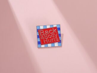 เข็มกลัดโลหะ รูปตัวอักษร Back&body Hurts Enamel Pins สําหรับเพื่อน