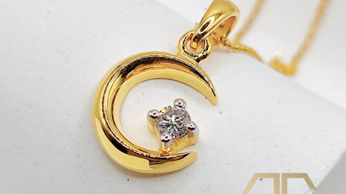 65Carat - จี้พระจันทร์ เพชรแท้น้ำ100 น้ำหนัก 0.08 กะรัต ทองคำแท้9k{37.5%}