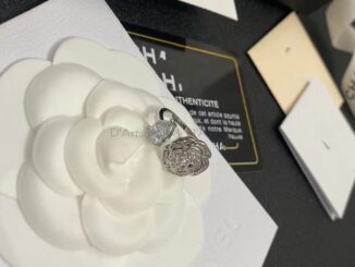 {Boutique Spot} แหวนโลหะ ชุบทอง ชุบทอง ประดับเพชร ลายดอกคามิเลีย คุณภาพสูง สไตล์เกาหลี เรโทร แฟชั่นสําหรับผู้หญิง 2023 JZ240