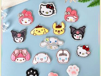 ♥ แผ่นสติกเกอร์ ลาย Hello Kitty Kuromi Melody Cinnamoroll มีกาวในตัว สําหรับติดตกแต่ง ♥ แผ่นแพทช์รีดร้อน ปักลาย สําหรับตกแต่งเสื้อผ้า DIY 1 ชิ้น