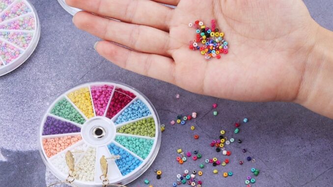 ชุดลูกปัดแก้ว สําหรับทําเครื่องประดับ สร้อยข้อมือ สร้อยคอ ต่างหู DIY 2000 ชิ้น ต่อชุด