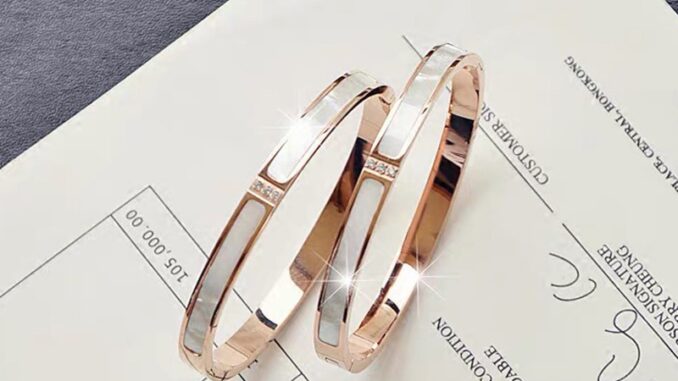 สร้อยข้อมือ ไทเทเนียมเหล็ก ประดับเพชร สไตล์เกาหลี | สร้อยข้อมือ สเตนเลส 18K สีโรสโกลด์ หรูหรา ไม่จางหาย สวยหรู ของขวัญวันเกิด