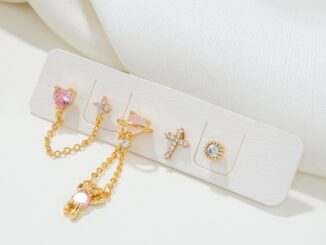 ชุดเครื่องประดับ ต่างหู ห้อยพู่ จี้รูปหมี แบบเรียบง่าย จํานวน 4 ชิ้น