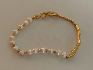 HER OBJECTIVE_HER BOLDY HALF PEARL CUFF