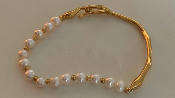 HER OBJECTIVE_HER BOLDY HALF PEARL CUFF