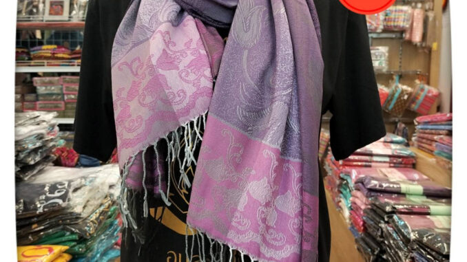 ผ้าพันคอ Pashmina ผ้าแคชเมียร์ ดอกทิวลิปไล่สี ชายผ้าไล่สี สินค้าไม่ได้แพคใส่กล่อง แพคเกจถุงแก้วใสธรรมดา ผ้าพันคอ Pashmina ผ้าแคชเมียร์ ดอกทิวลิปไล่สี ชายผ้าไล่สี สินค้าไม่ได้แพคใส่กล่อง แพคเกจถุงแก้วใสธรรมดา