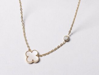 Grace Fine Jewelry สร้อยคอทองแท้9K เพชรแท้ รุ่น Lucky Clover with Mother of Pearl