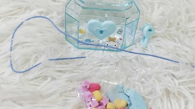 พร้อมส่ง DIYสร้อยข้อมือพร้อมจี้มีกล่องสมบัติพร้อมกุญแจซานริโอ คุโรมิ ชินนาม่อน มายเมโลดี้ คิดตี้