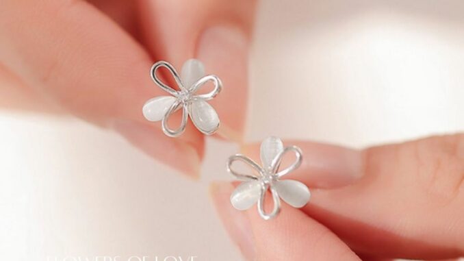 GLAMOR✨ต่างหูสวยๆ Flowers Of Love ต่างหูเงิน ของขวัญญาติผู้ใหญ่ ตุ้มหูเพชรcz ต่างหูแฟชั่น ตุ้มหูเงิน925 ตุ้มหูผู้หญิง