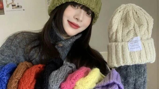 หมวกกันหนาว หมวกไหมพรม หมวกบินนี่ ยืดได้เยอะ ใส่ได้ทั้งชายเเละหญิง หมวกกันหนาว หมวกไหมพรม หมวกบินนี่ ยืดได้เยอะ ใส่ได้ทั้งชายเเละหญิง