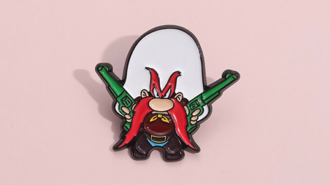 ตลก การ์ตูน Yosemite Sam เคลือบ Pin เข็มกลัด อะนิเมะ แมลง กระต่าย เข็มกลัด ป้าย กระเป๋าเป้สะพายหลัง เสื้อผ้า เครื่องประดับ ของขวัญ