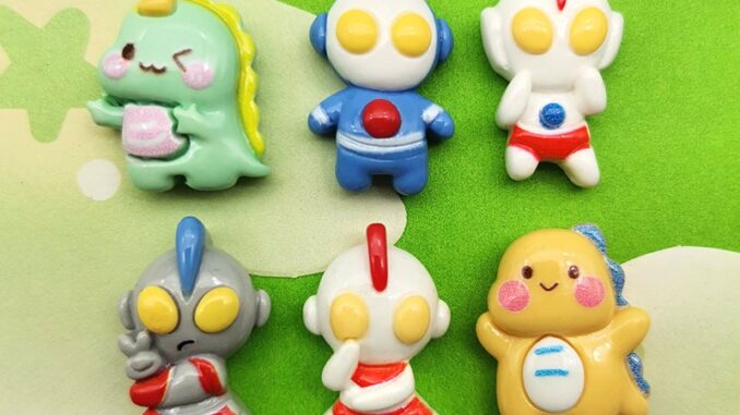 สติกเกอร์เรซิ่น ลายการ์ตูนไดโนเสาร์ อุลตร้าแมน แวววาว diy สําหรับติดตกแต่งผม แก้วน้ํา ตู้เย็น