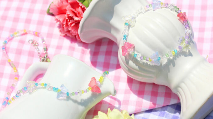 earika.earrings -  summer flavour collection สร้อยคอและสร้อยข้อมือลูกปัดน่ารักสีหวานหลากสีจี้ผีเสื้อ