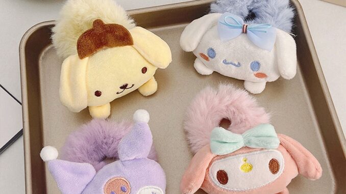 SANRIO ยางมัดผม รูปการ์ตูนสุนัขชินนาม่อน ซานริโอ้ คุโรมิ หางม้าสูง sanrio ลายการ์ตูนสุนัข ที่คาดผม ผ้ากํามะหยี่ขนนิ่ม ลายการ์ตูน Melody Pudding Dog Yugui Dog Influencer สําหรับเด็กผู้หญิง SANRIO ยางมัดผม รูปการ์ตูนสุนัขชินนาม่อน ซานริโอ้ คุโรมิ หางม้าสูง sanrio ลายการ์ตูนสุนัข ที่คาดผม ผ้ากํามะหยี่ขนนิ่ม ลายการ์ตูน Melody Pudding Dog Yugui Dog Influencer สําหรับเด็กผู้หญิง