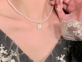สร้อยคอโซ่ จี้ไข่มุก ดอกไม้ อ่อนโยน และหรูหรา สําหรับผู้หญิง
