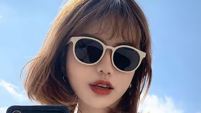 แว่นตากันแดด ป้องกันรังสียูวี เหมาะกับเดินชายหาด สไตล์วินเทจ แฟชั่นคลาสสิก สําหรับผู้หญิง และผู้ชาย แว่นตากันแดด ป้องกันรังสียูวี เหมาะกับเดินชายหาด สไตล์วินเทจ แฟชั่นคลาสสิก สําหรับผู้หญิง และผู้ชาย