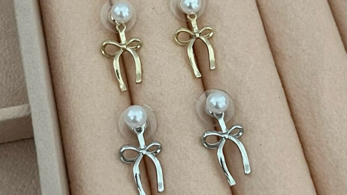 Ribbon earrings ต่างหูมุกจี้โบว์