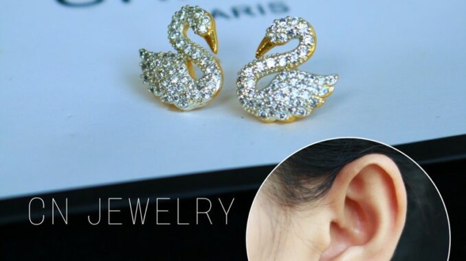 ต่างหูหงส์เพชร Swarovski 1คู่ แถมฟรีตลับทอง CN Jewelry ตุ้มหู ต่างหูแฟชั่น ต่างหูเกาหลี ต่างหูทอง ต่างหูหงส์เพชร Swarovski 1คู่ แถมฟรีตลับทอง CN Jewelry ตุ้มหู ต่างหูแฟชั่น ต่างหูเกาหลี ต่างหูทอง