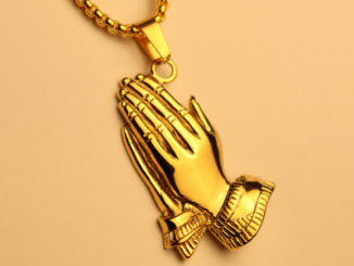 สร้อยคอแฟชั่นผู้ชายจี้ Hands Together Prayer สีทอง