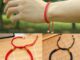 สร้อยข้อมือแฟชั่นโชคดีคู่การทอผ้าสร้อยข้อมือเชือกสีแดงและดำปรับความยาวได้สำหรับทั้งเด็กและผู้ใหญ่