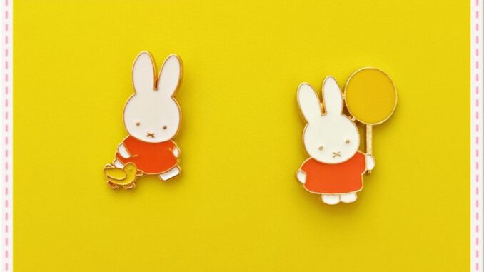 Miffy Series 02 - เข็มกลัดลายการ์ตูนกระต่ายน่ารัก 1 ชิ้น Miffy Series 02 - เข็มกลัดลายการ์ตูนกระต่ายน่ารัก 1 ชิ้น