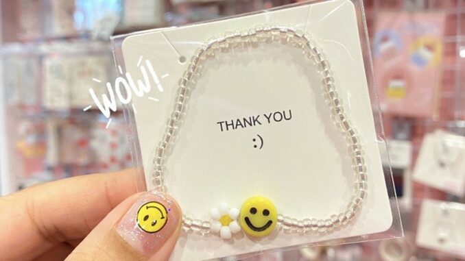 พร้อมส่ง กำไลหน้ายิ้ม+ดอกเดซี่ วัดขนาดข้อมือด้วยนะคะ