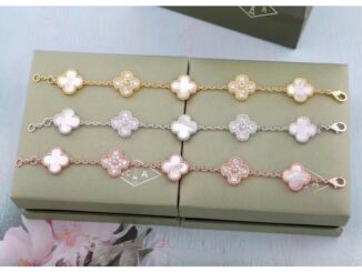 [Hot] [Hot] [หลากสีสัน] สร้อยข้อมือประดับเพชรดอกไม้ใบโคลเวอร์สี่ใบสําหรับผู้หญิง