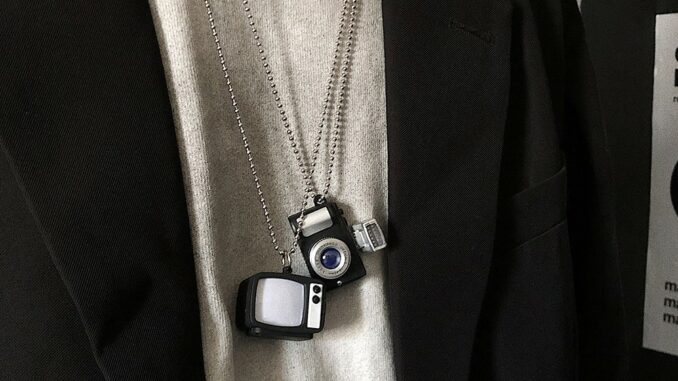 สร้อยคอ จี้รูปกล้องถ่ายรูป รูปโทรทัศน์ เปิดไฟได้ สำหรับผู้ชายและผู้หญิง