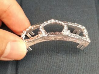 กรอบเลสเงินฝั่งเพชร 4 บาท ใส่ได้ทั้งเลสหลวงพ่อรวย + หลวงพ่อพัฒน์