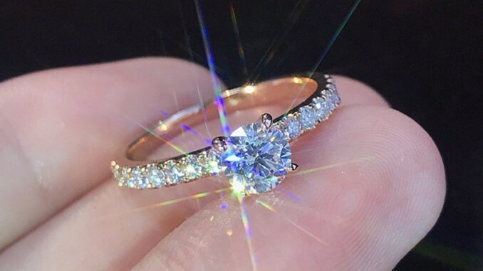 แหวนทองคำขาว 14K ประดับเพชร สำหรับผู้หญิง แหวนทองคำขาว 14K ประดับเพชร สำหรับผู้หญิง