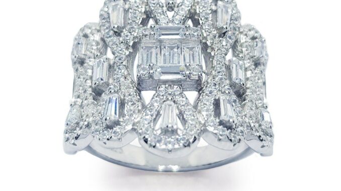Memorine Jewelry แหวนเงินแท้ 925 ฝังเพชรสวิส (CZ) : ONLR496 Memorine Jewelry แหวนเงินแท้ 925 ฝังเพชรสวิส (CZ) : ONLR496