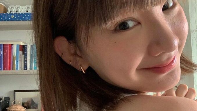 whisper.ring - Meira Hoop ต่างหูห่วงสีทอง งานชุบทองคำขาว ไม่ลอก ไม่ดำ whisper.ring - Meira Hoop ต่างหูห่วงสีทอง งานชุบทองคำขาว ไม่ลอก ไม่ดำ