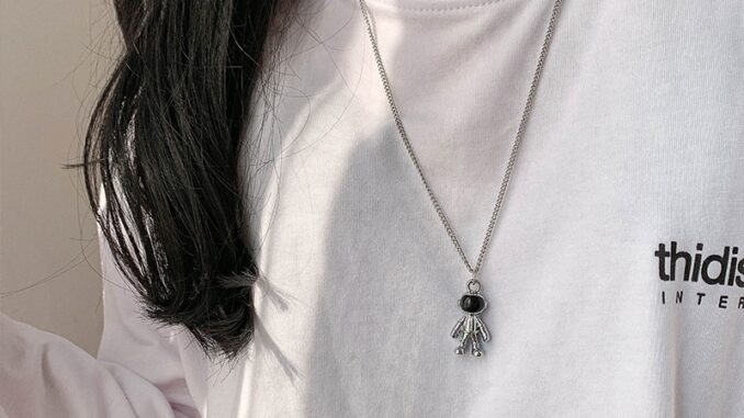 สร้อยคอ เครื่องประดับ สายโซ่โลหะ จี้รูปนักบินอวกาศ(A12-04-17 Silver)