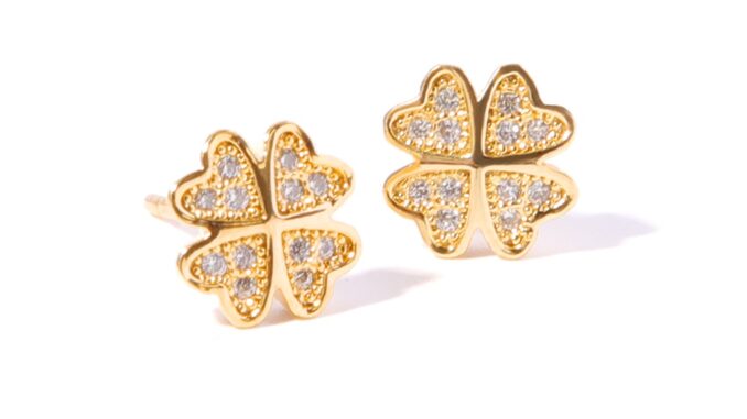jewelry ทอง 18k ขนาดเล็กและประณีตต่างหูเพทายหญิงสไตล์เกาหลีสี่ใบโคลเวอร์ 418e jewelry ทอง 18k ขนาดเล็กและประณีตต่างหูเพทายหญิงสไตล์เกาหลีสี่ใบโคลเวอร์ 418e