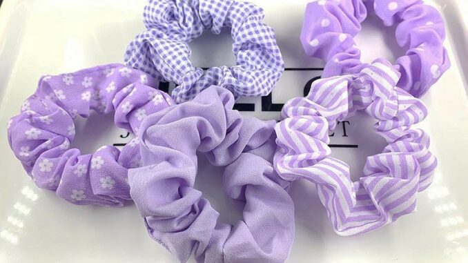 พร้อมส่ง  โดนัทรัดผมลายหัวใจ โดนัทรัดผมผ้าชีฟองสไตล์เกาหลี ยางรัดผมลายดอกเดซี่ โดนัทรัดผมโทนสีม่วง C