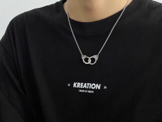 ของขวัญเครื่องประดับสร้อยคอโซ่เงินจี้กุญแจมือ Retro Charm