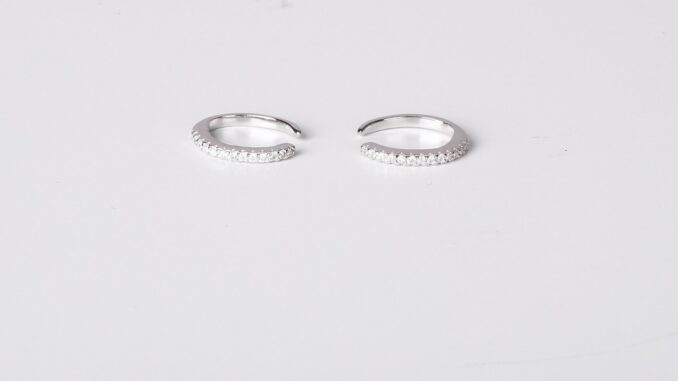 SWAN - Simple Cuff ต่างหูหนีบ เงินแท้ ไม่ต้องเจาะ ฝังเพชรคิวบิกเซอร์โคเนีย cubic zirconia
